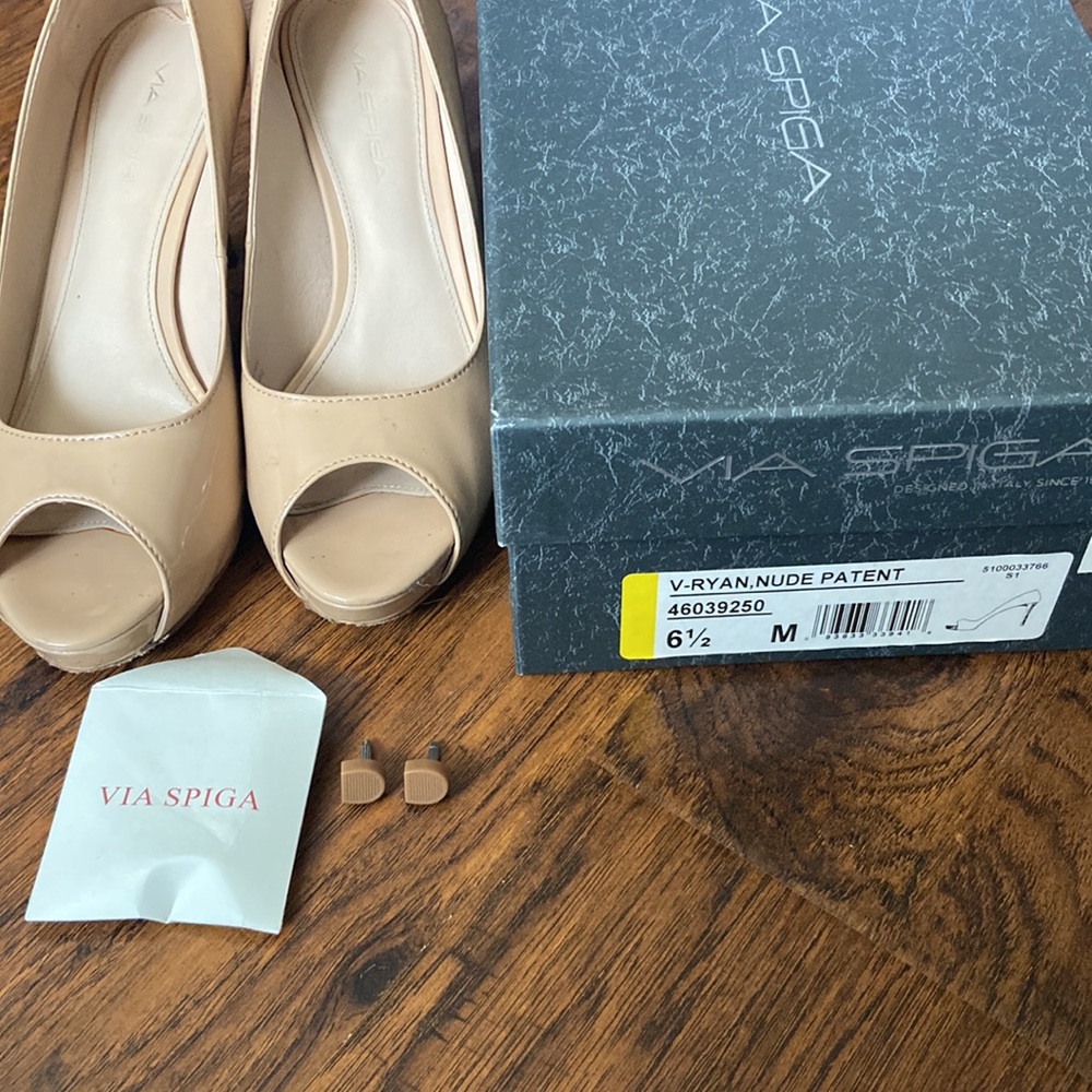 Via Spiga Nude color high heel